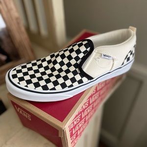 Brand new in box! Vans checkered slip-on sneakers! Size 7Y (fits women’s 8)!